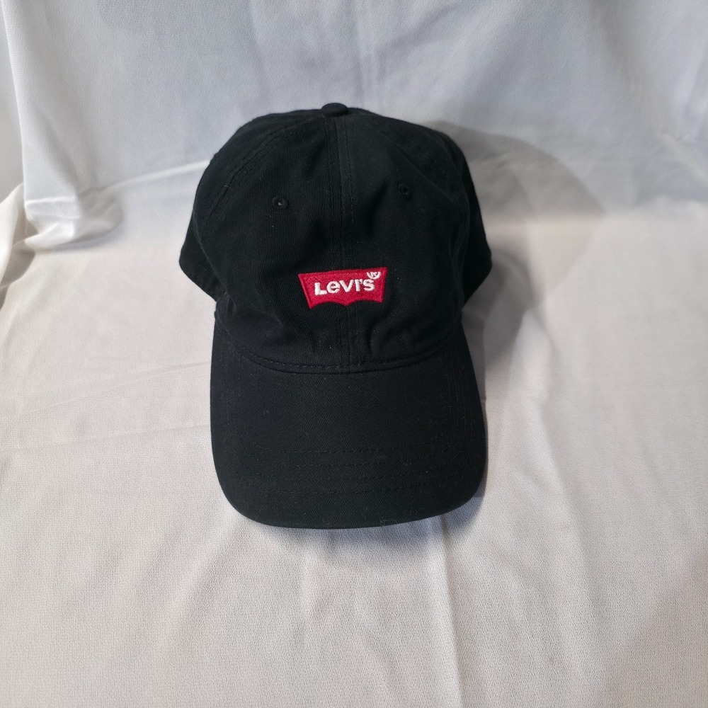 Levi's Batwing Baseball Cap Adjustable Strap One Size Black with‎ Red Logo Black